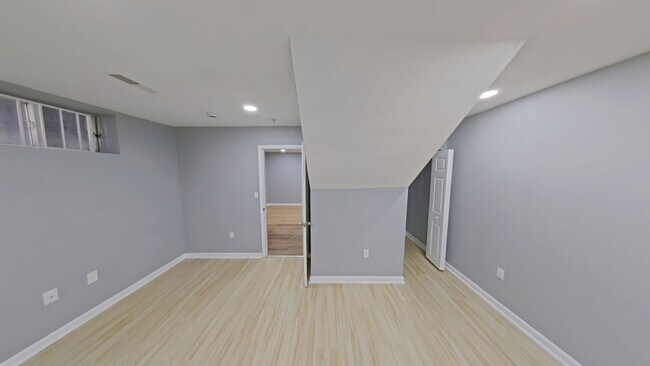Building Photo - 1831 W Diamond St