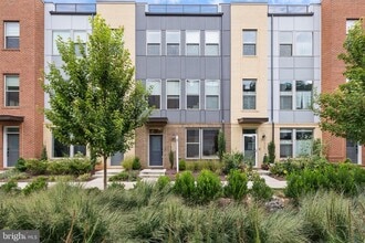 Building Photo - 5056 Oakmoore Dr