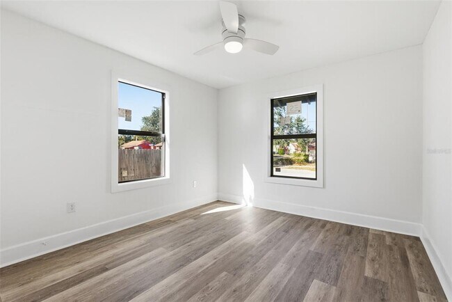 Building Photo - 1326 13th Ave S