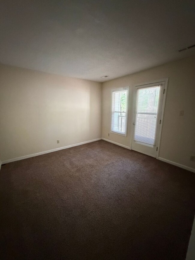 Building Photo - Carrboro / Brighton Sq. Apt. AVAILABLE