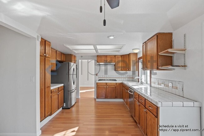 Building Photo - 920 Belmont Way