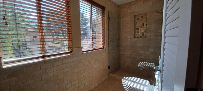 Building Photo - 6688 Via Regina