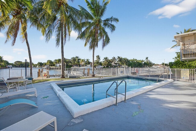 Building Photo - 1821 Middle River Dr