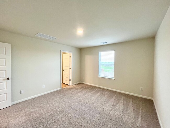 Building Photo - 3 bedroom, 2.5 bath home for lease