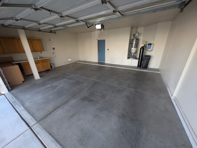 Building Photo - 8121 Riviera Beach Dr