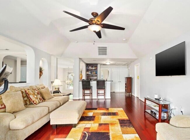 Building Photo - 2211 Mad River Ln