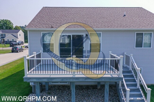 Building Photo - Immaculate Upgraded 3-Bed / 2-Bath Home in...