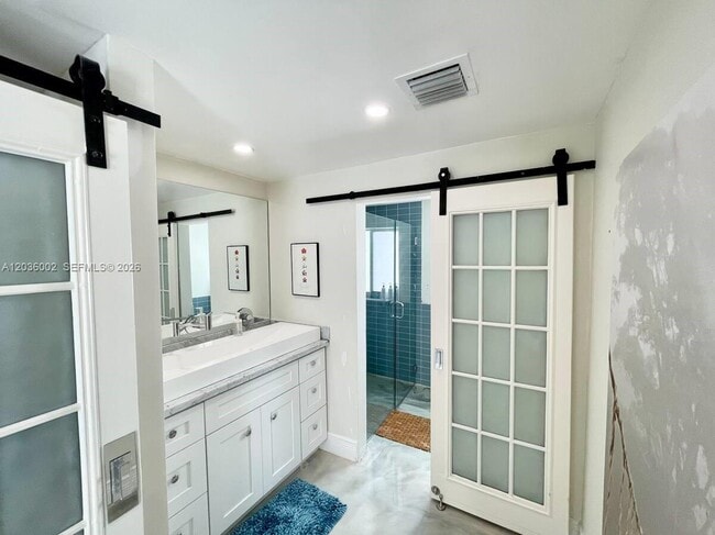Building Photo - 416 N Rainbow Dr