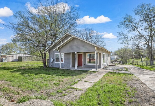 Building Photo - White picket fence cottage, ready to be your next home!