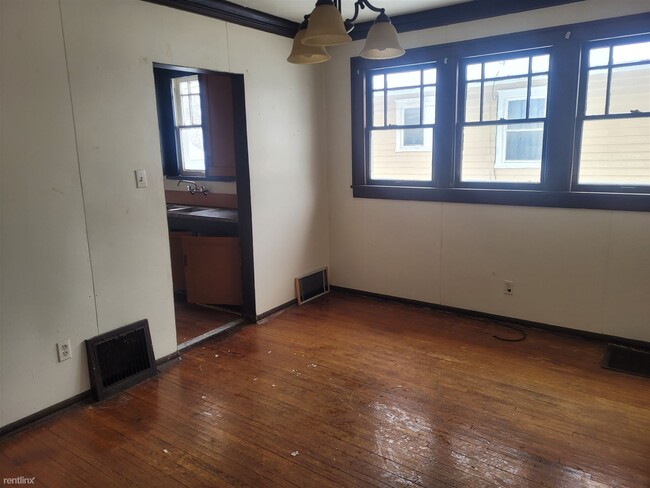 Building Photo - 3 br, 1 bath House - 818 East McClure Avenue