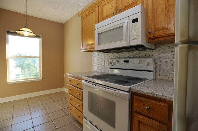 Kitchen - 3738 Riverbed Lane Southeast