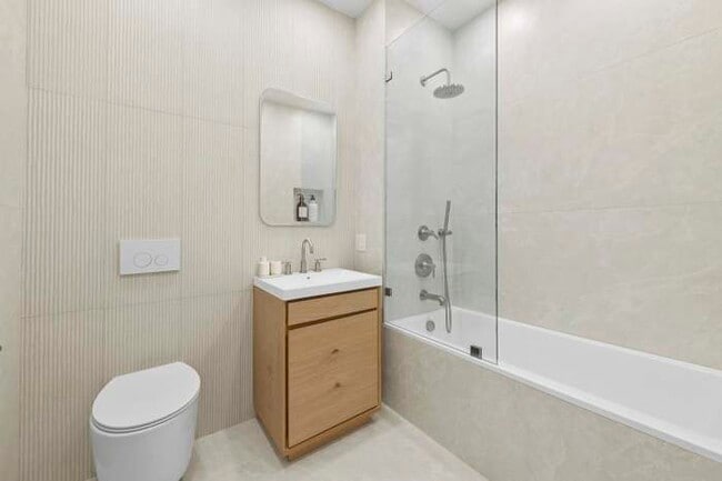 Building Photo - Hawt