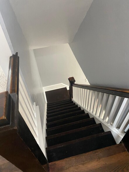 Building Photo - 104 S 4th St