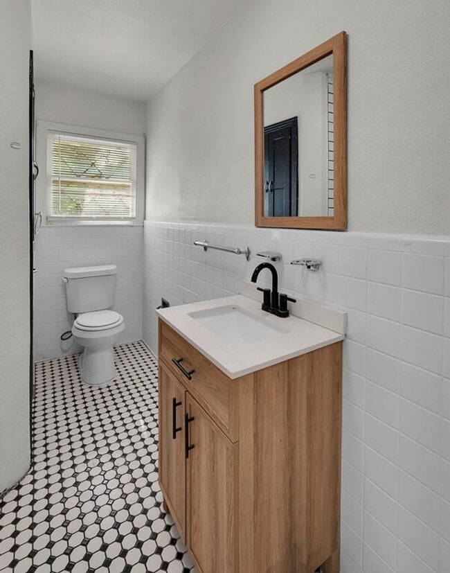 Building Photo - 3701 Parkwood St