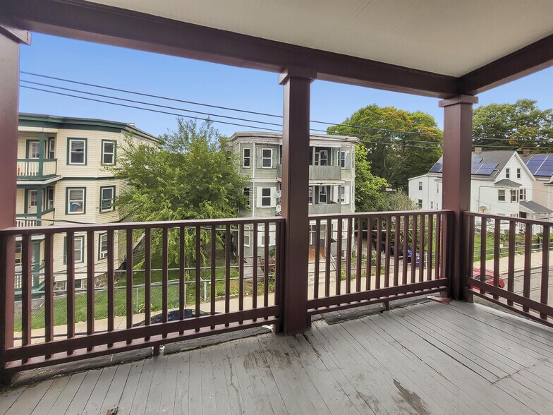 Building Photo - 108 Callender St