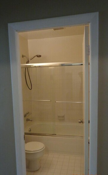 Bath / Shower - 9345 Reader Ln