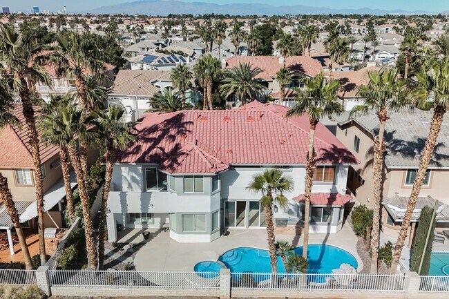 Building Photo - Luxury Home located in Henderson