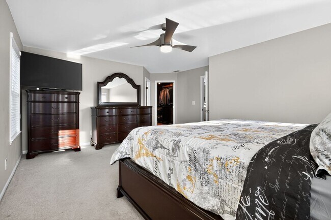 Building Photo - Spacious 4BR House in Oswego