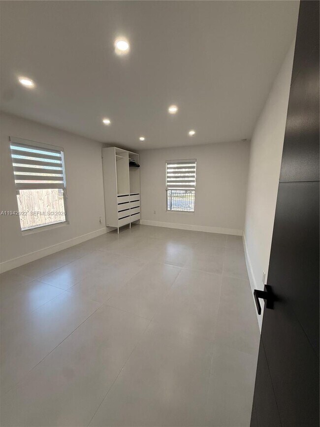 Building Photo - 4430 NW 1st Ave