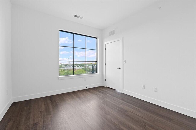 Building Photo - 4315 S Congress Ave