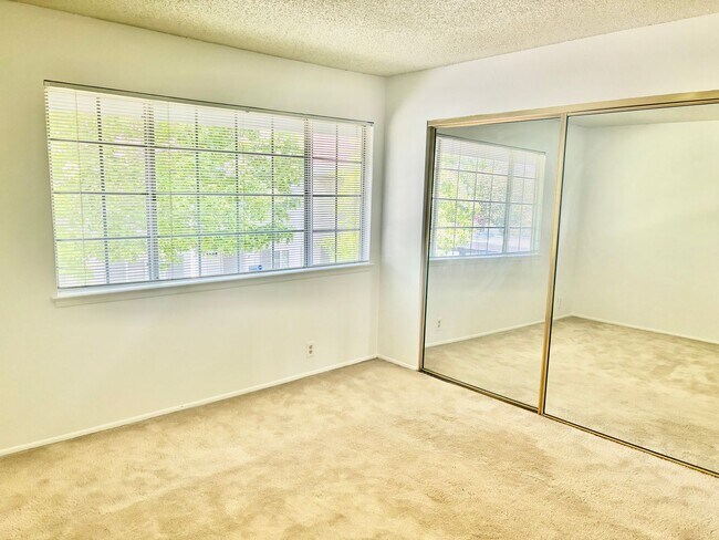 Building Photo - Bright & Airy 3-Bedroom Condo in Prime Moraga Location!