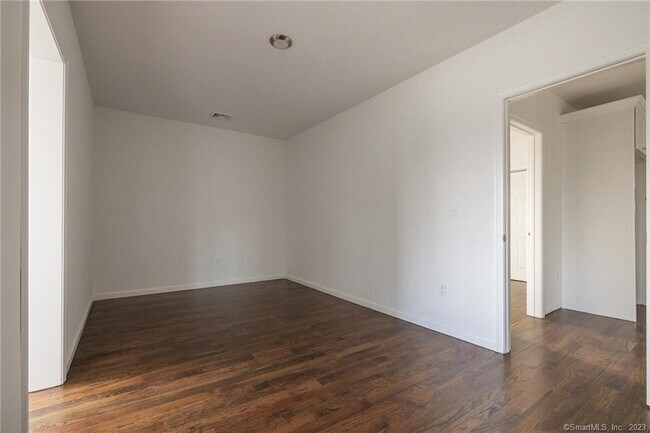 Building Photo - 340 Pleasantview Ave