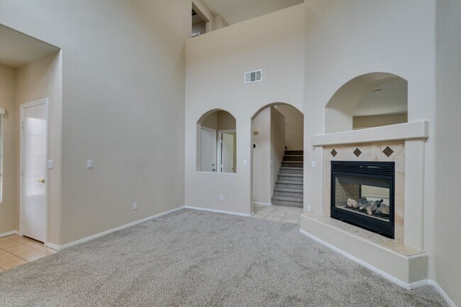 Building Photo - Beautiful 2-story home featuring 4 bedroom...