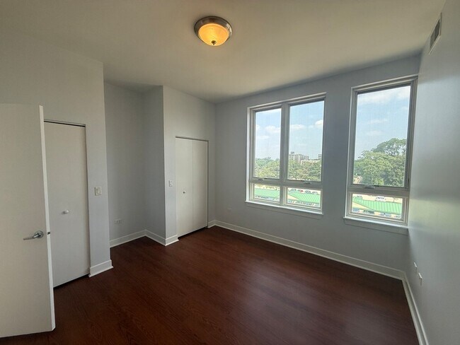 Building Photo - 6000 N Cicero Ave