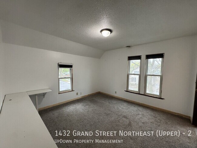 Building Photo - 1432 Grand St NE