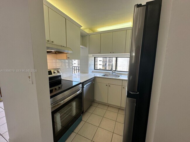 Building Photo - 16919 N Bay Rd