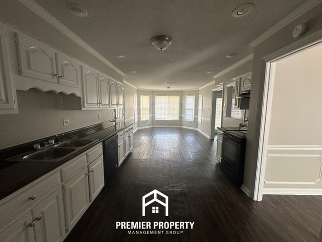Building Photo - Grand 4BR/2.5BA Executive Home in Cordova | 2,700 Sq Ft, Bay Window & Spa Suite