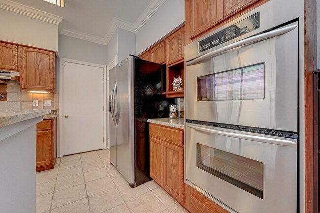 Building Photo - 2555 Bering Dr