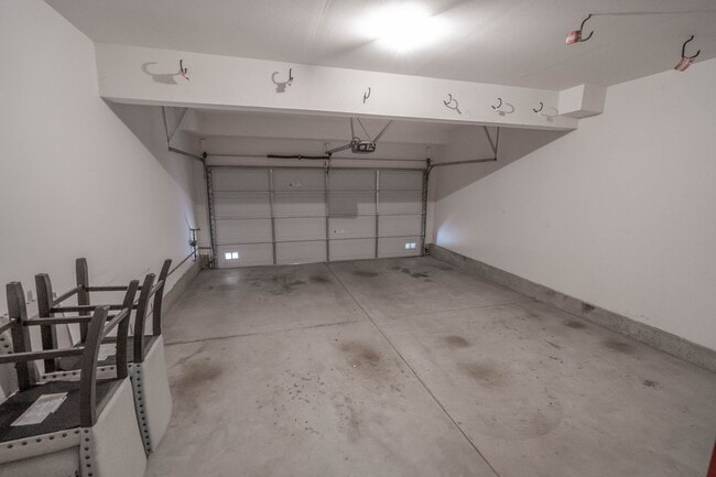 Building Photo - COMING SOON! Charming 3-Bedroom Townhome w...