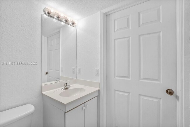 Building Photo - 1250 SE 29th St