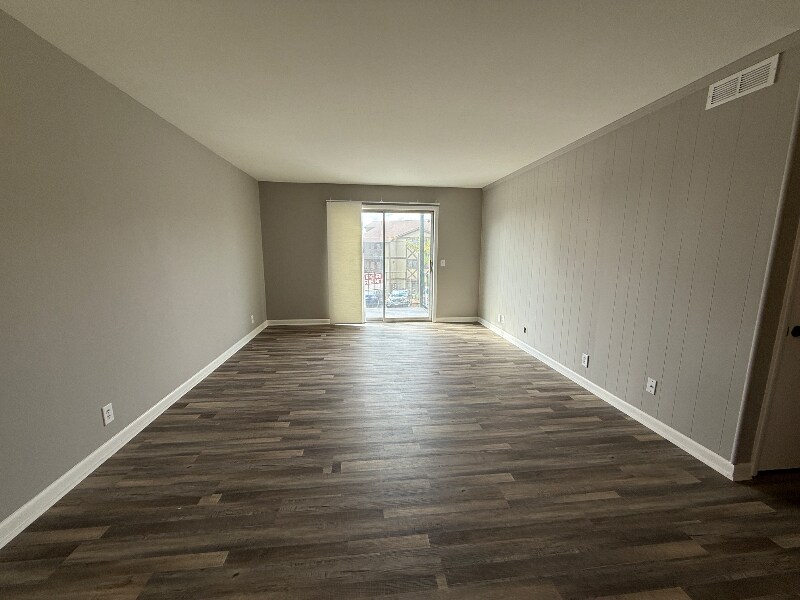 Building Photo - 555 N Dupont Ave