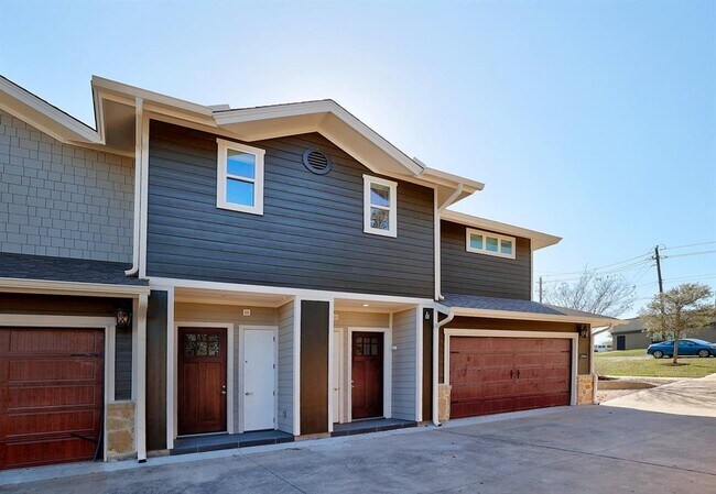 Building Photo - 1702 Cedar Bend Dr