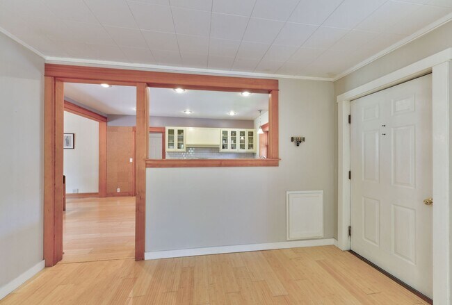 Building Photo - Beautiful Craftsman Bungalow on the edge of the Historic Fort Russell Dristrict