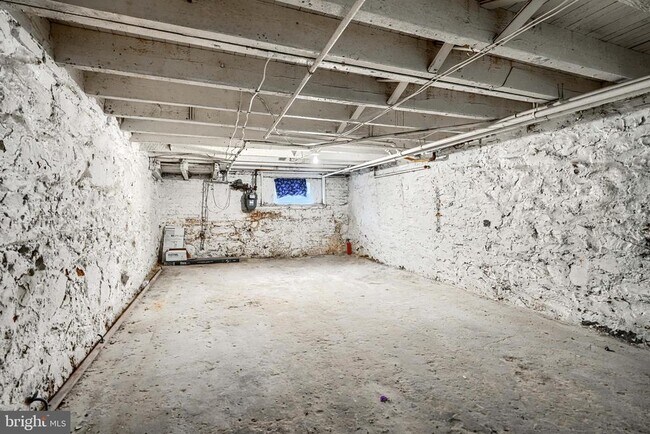 Building Photo - 2533 W Lombard St