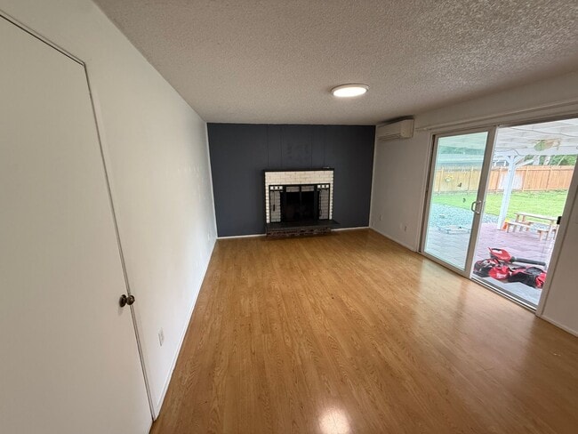 Building Photo - Desirable 3 bedroom/2 bath rambler located in Marysville