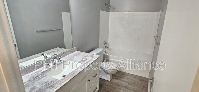 Building Photo - 725 Northlake Blvd