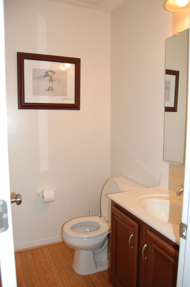 Building Photo - 2218 Midview Rd