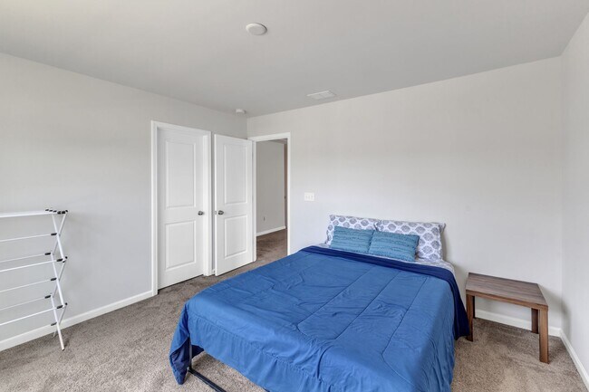Building Photo - Spacious 3-Bedroom Home for Rent in Knight...