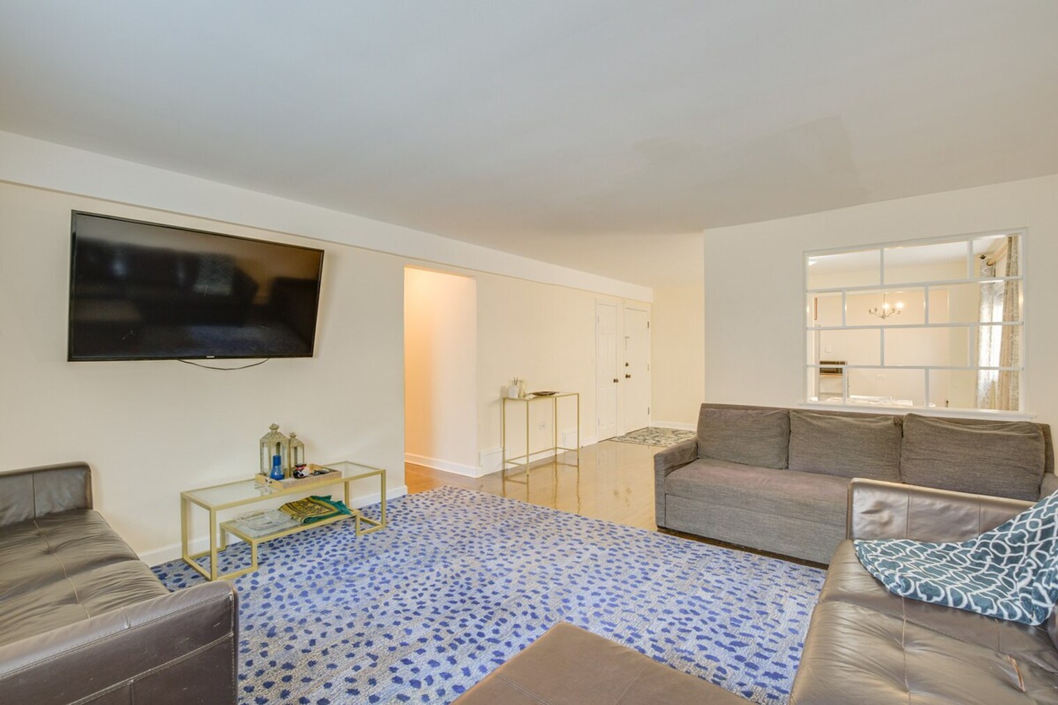 Building Photo - 8845 Lamon Ave