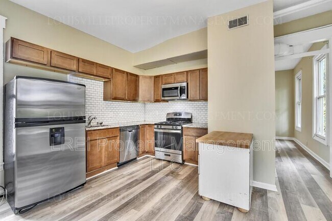 Building Photo - 221 Pope St