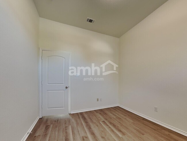 Building Photo - 924 Mesa Vista Dr