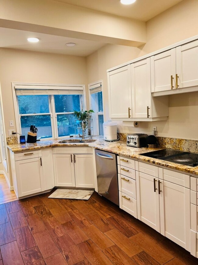 Building Photo - REDUCED RENT; Beautiful and Spacious 3BD +...