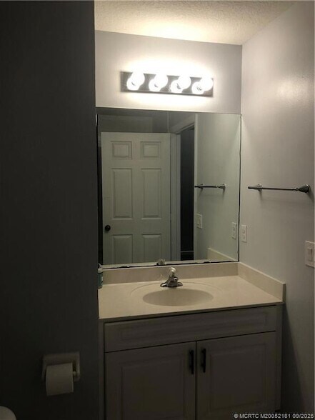 Building Photo - 4567 SE Murray Cove Cir