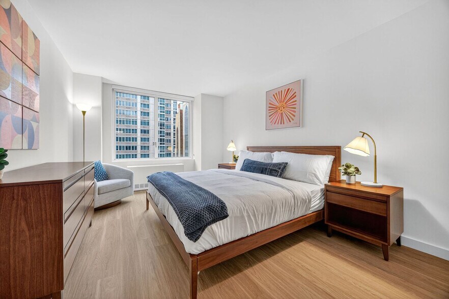 Building Photo - 68 W 37th St