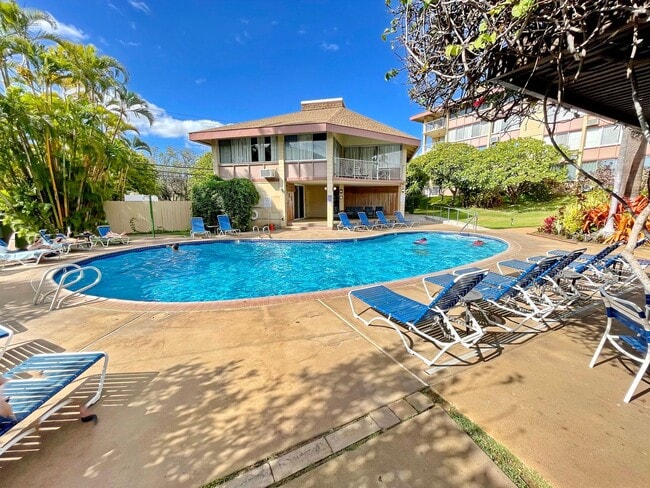 Building Photo - Step into the peaceful and lovingly cared-for 2-bedroom, 2-bath condo in Haleakala Shores — one o...