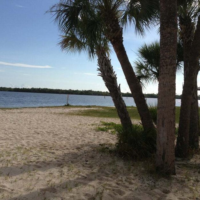 Building Photo - "Elegant 3-Bed Waterfront Home"